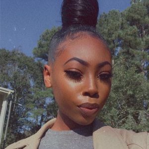 Meet your Posher, Aja